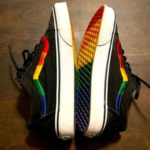 Vans Off the Wall Old Skool Black Rainbow Pride Canvas and Leather M 7 W 8.5